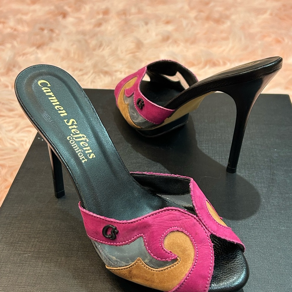Carmen Steffens Elegant Pink and Tan Heels with Open Toe